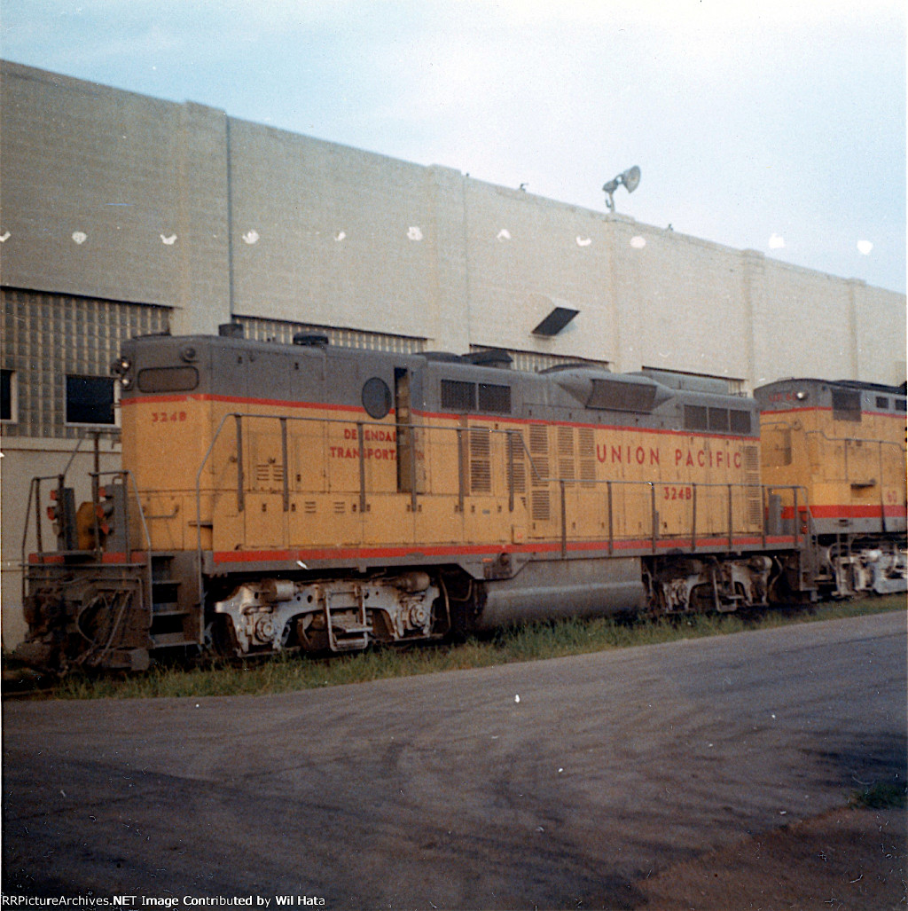 UP GP9B 324B